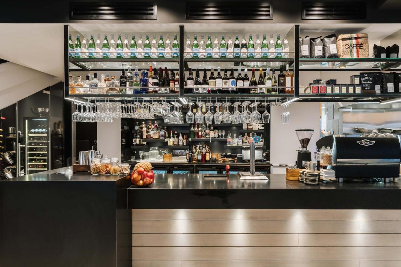 Peppers Waymouth Hotel Adelaide Bagian luar foto The bar at the restaurant