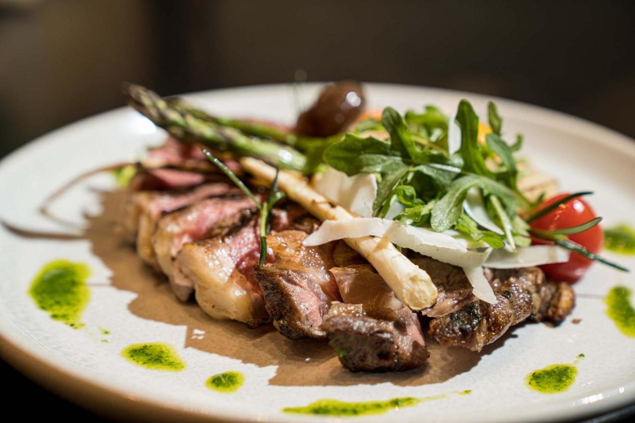 Peppers Waymouth Hotel Adelaide Bagian luar foto A steak prepared with a balsamic glaze