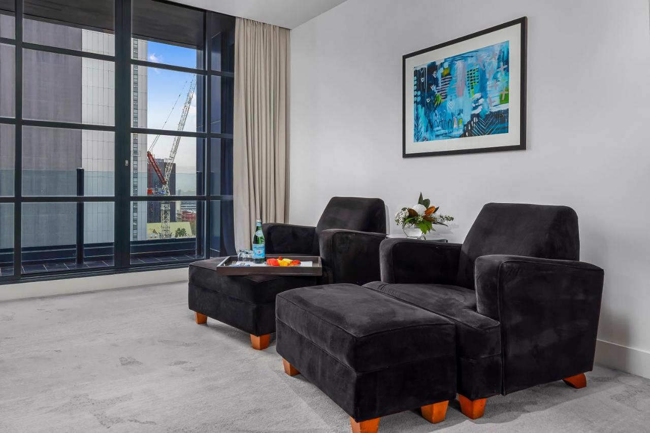Peppers Waymouth Hotel Adelaide Bagian luar foto A living room in a typical apartment