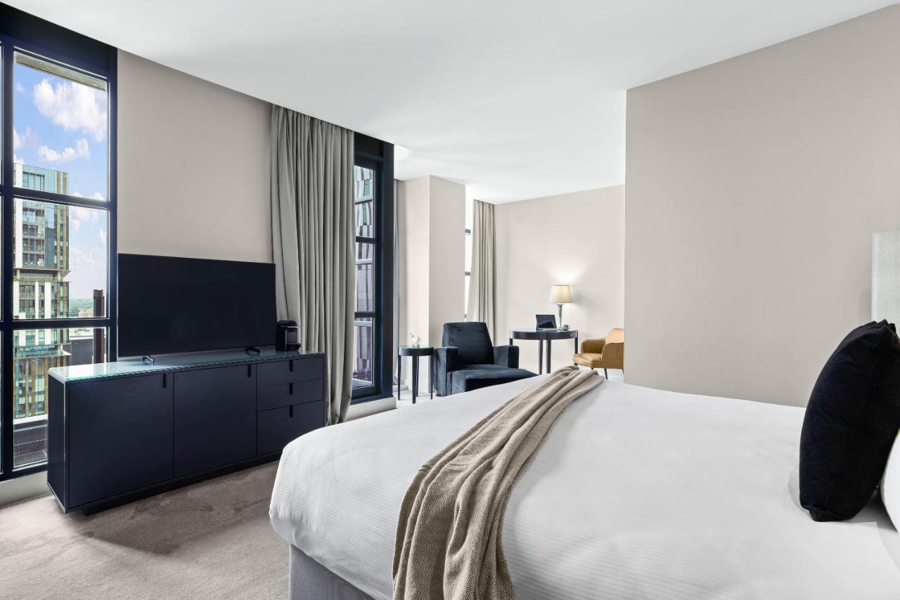 Peppers Waymouth Hotel Adelaide Bagian luar foto A guest room at the hotel